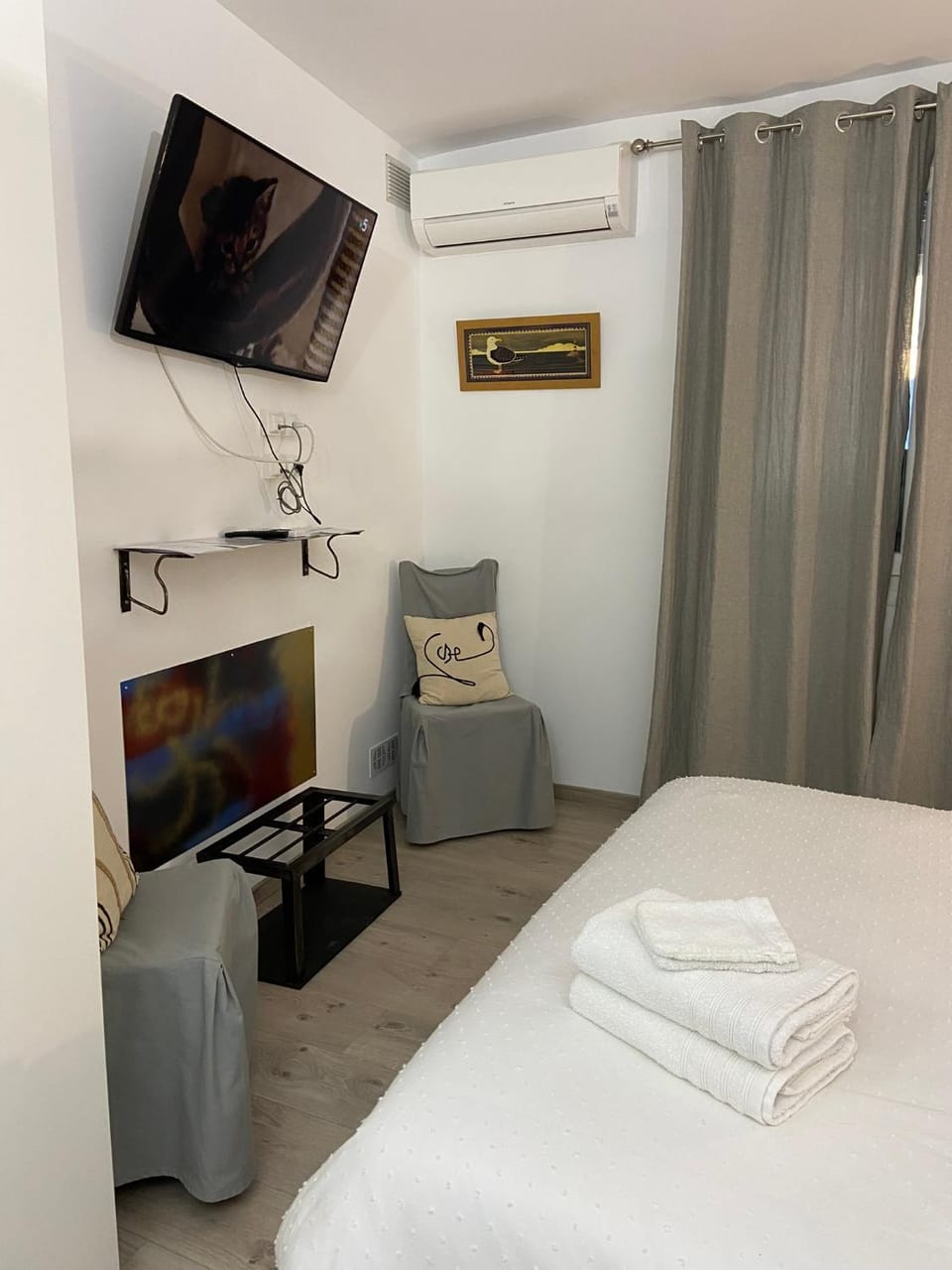 TV and multimedia, Bedroom, air conditioner