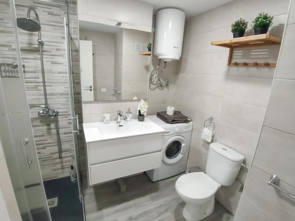 Shower, Toilet