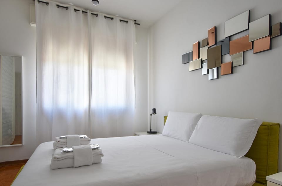 Bed, Decorative detail, Bedroom, towels