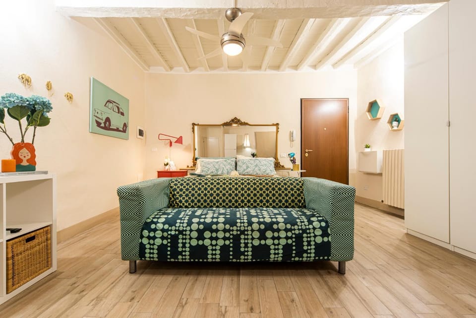 Bed, Photo of the whole room, Seating area, Bedroom