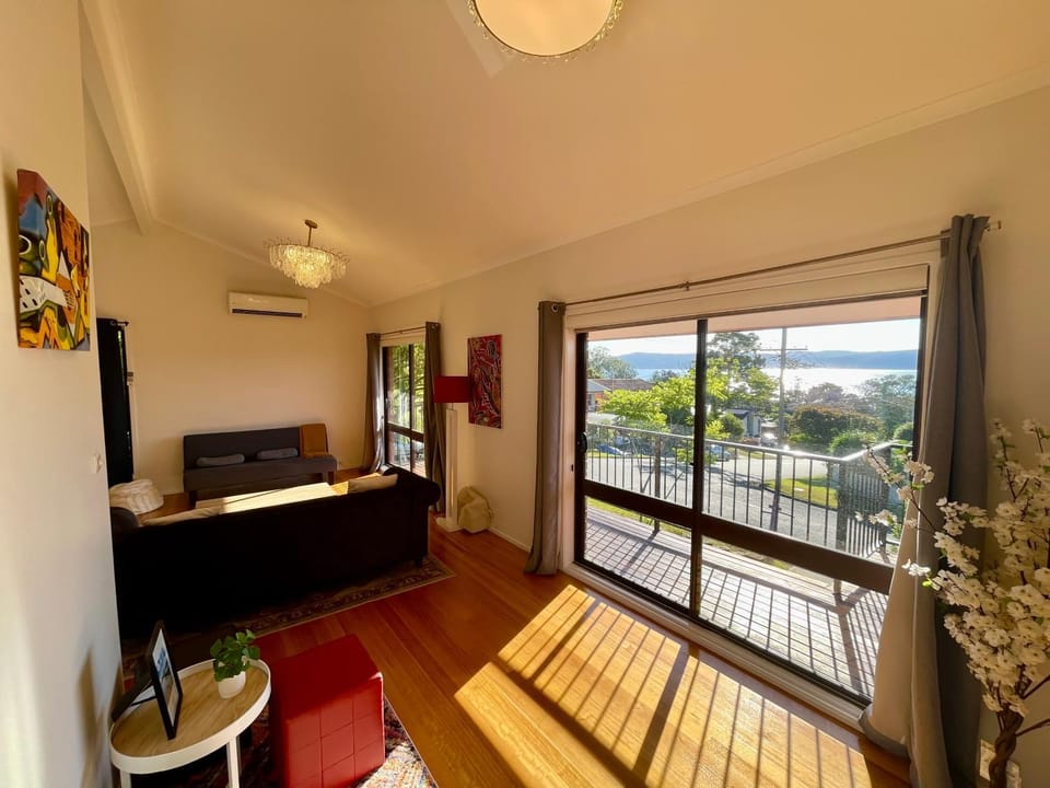 View (from property/room), Balcony/Terrace, Living room