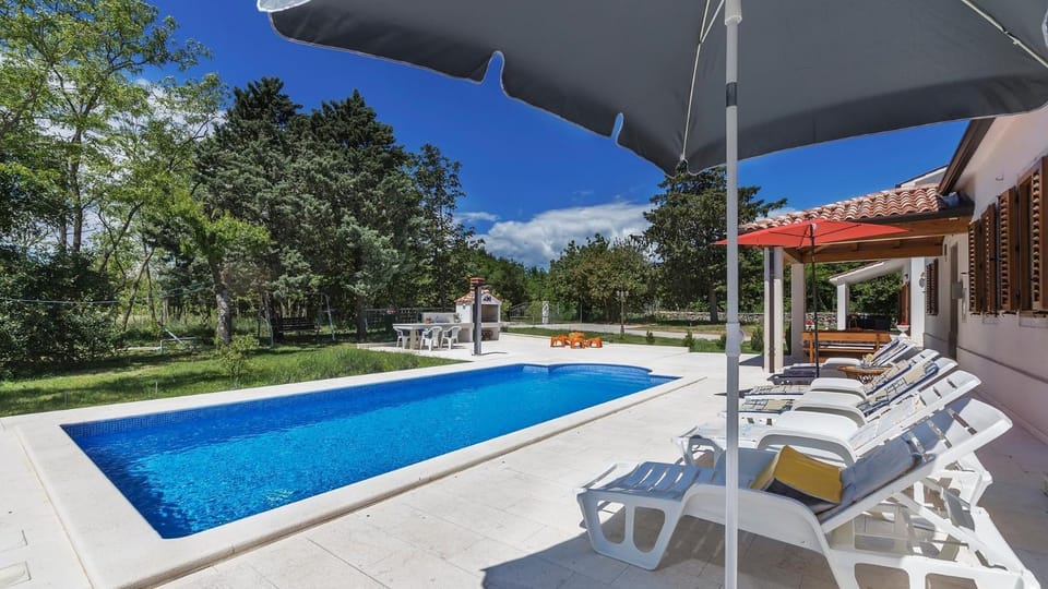 Property building, BBQ facilities, Garden, Balcony/Terrace, Seating area, Dining area, Swimming pool