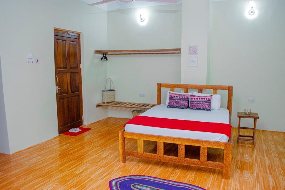 Bed, Photo of the whole room, Decorative detail, Decorative detail, Bedroom, wardrobe