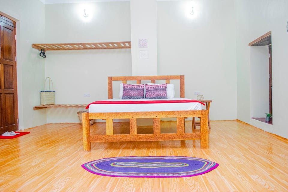 Bed, Photo of the whole room, Decorative detail, Decorative detail, Bedroom, Guests, wardrobe