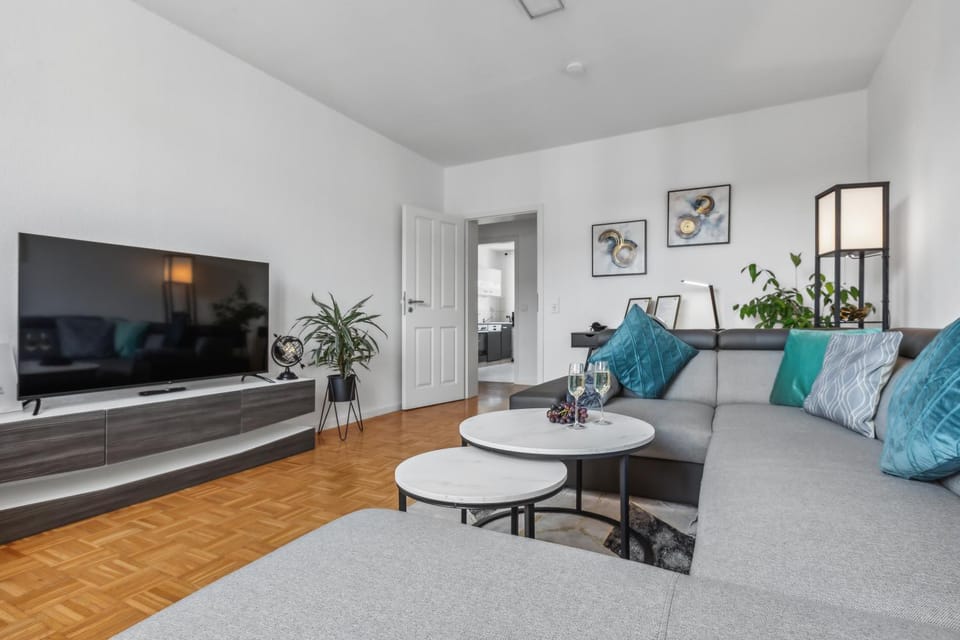 Communal lounge/ TV room, TV and multimedia, Living room, Seating area