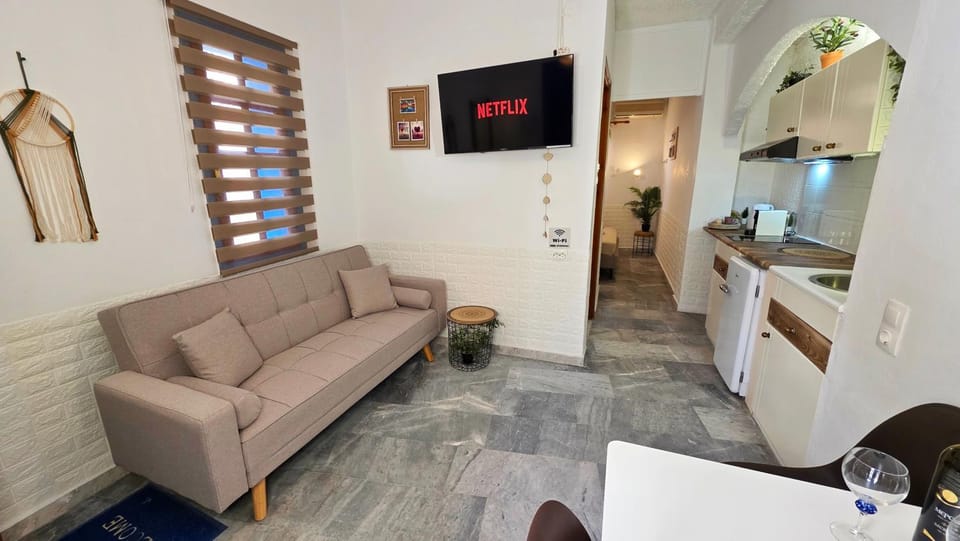 TV and multimedia, Kitchen or kitchenette, Living room, Seating area, Dining area, bunk bed, minibar, stove