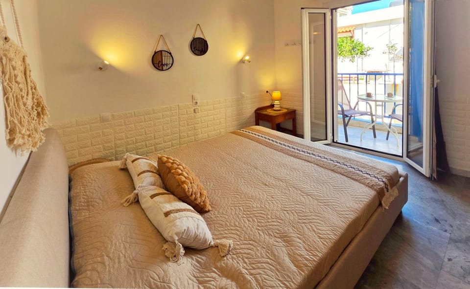 Bed, Balcony/Terrace, Photo of the whole room, Bedroom, towels
