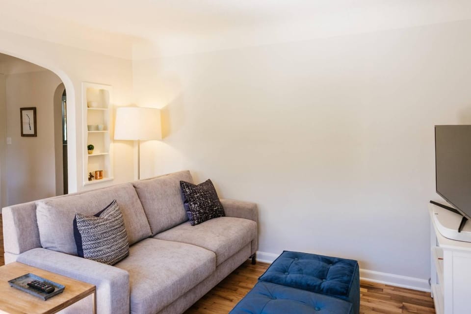 Vine and View Cottage House in Newberg