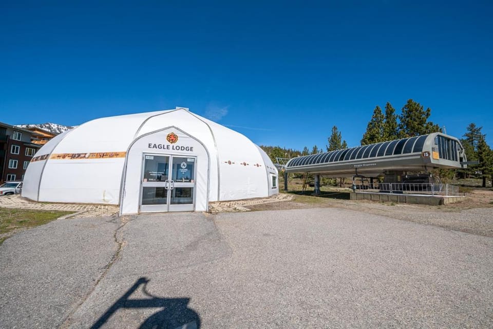 Ski in Ski Out Juniper Springs Lodge #351 Luxury Slope-side 2 Bedrm 2 Bath End Unit! House in Mammoth Lakes