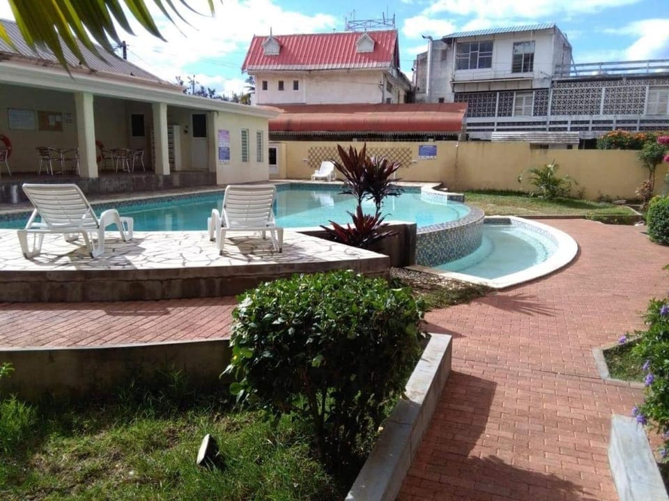 Garden view, Swimming pool, sunbed