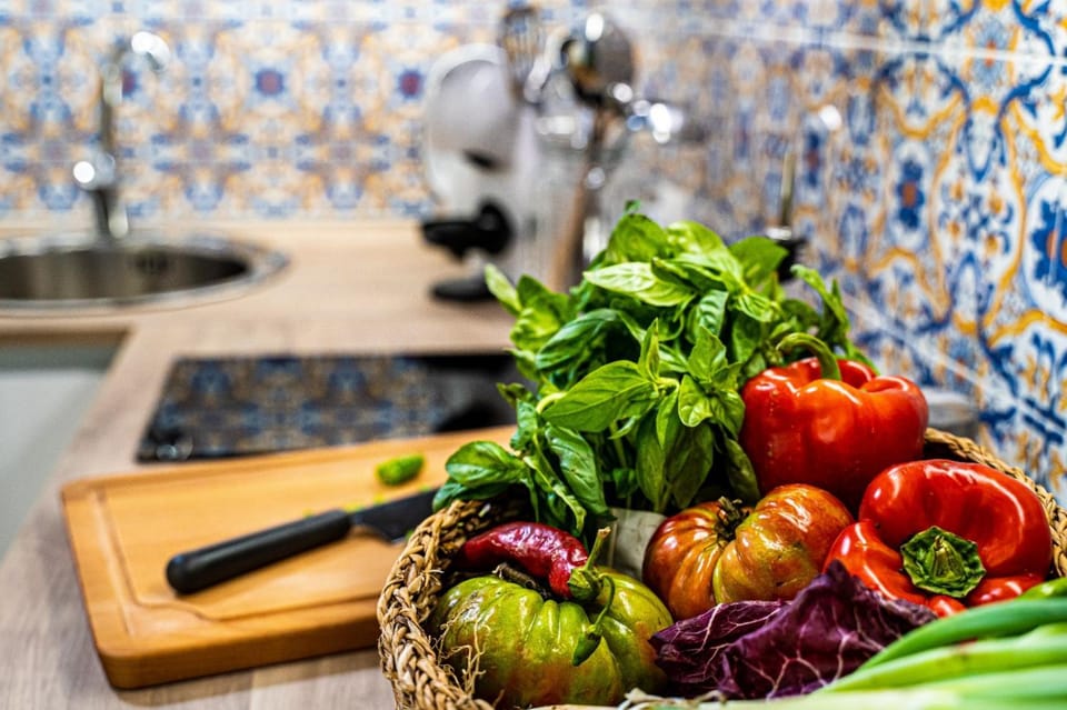 Kitchen or kitchenette, Food and drinks, Food