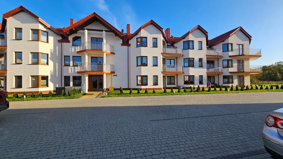 Property building, Day, Location, Inner courtyard view, Parking