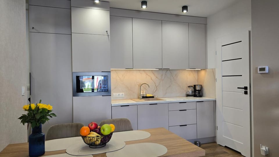 TV and multimedia, Kitchen or kitchenette, oven, stove