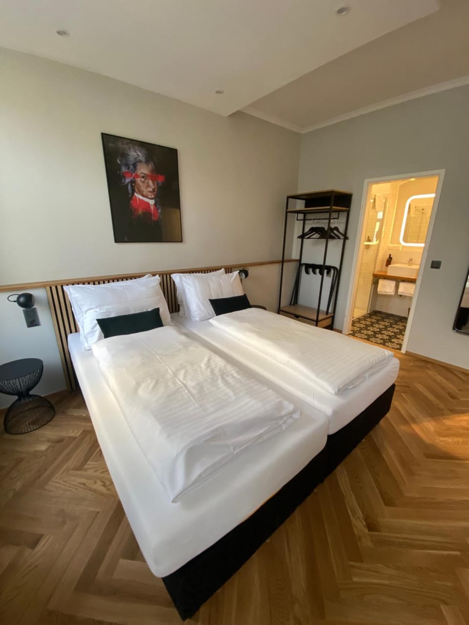 Bed, Photo of the whole room, Bedroom
