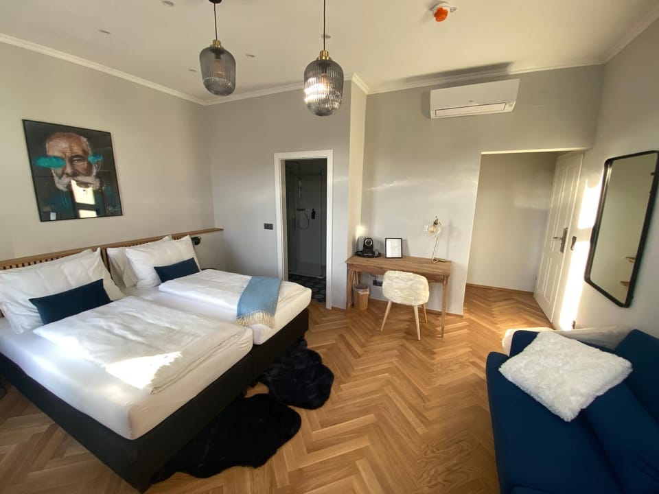 Bed, Photo of the whole room, Bedroom, air conditioner