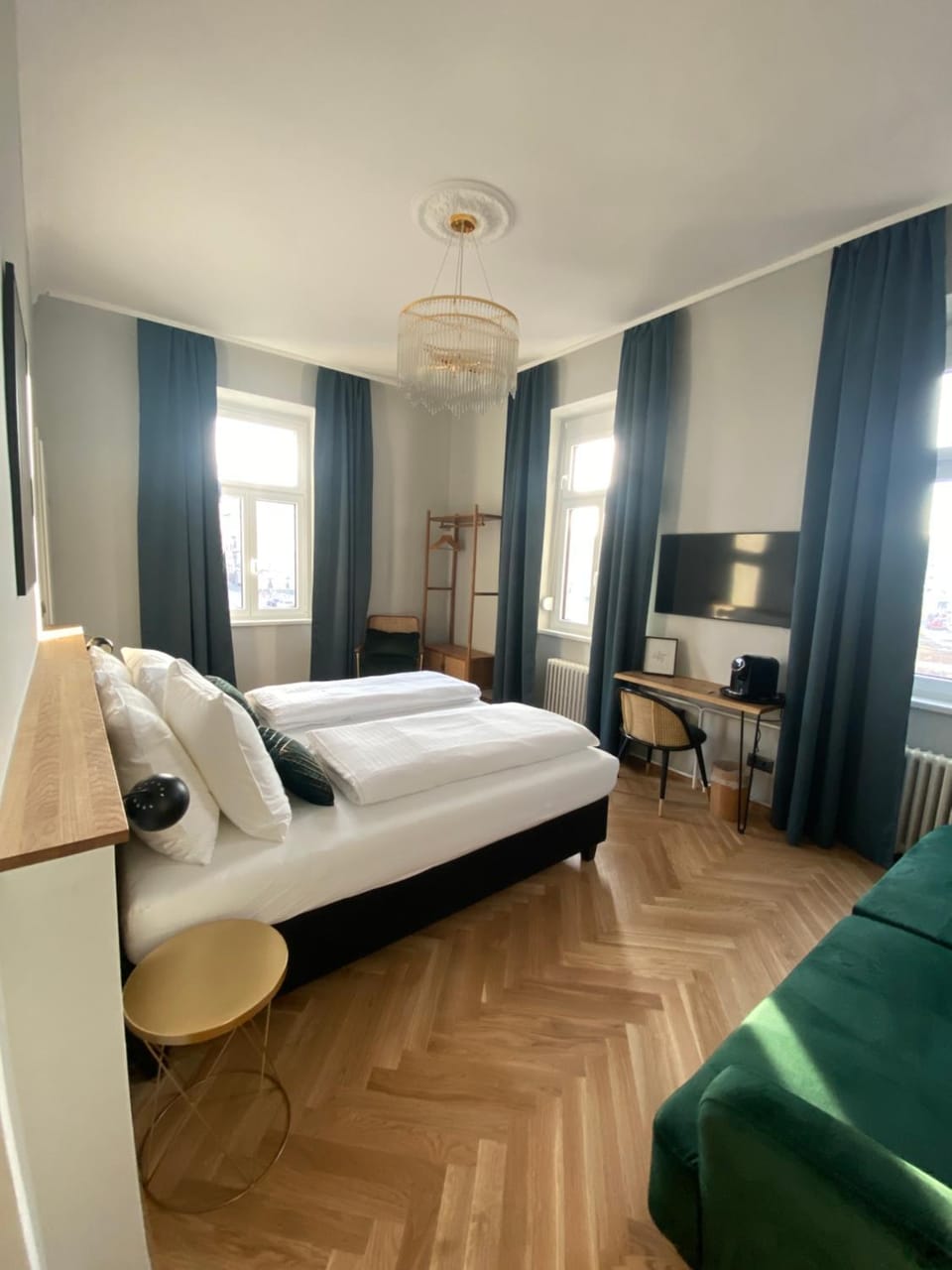 Bed, TV and multimedia, Coffee/tea facilities, Living room, Photo of the whole room, Seating area, Bedroom