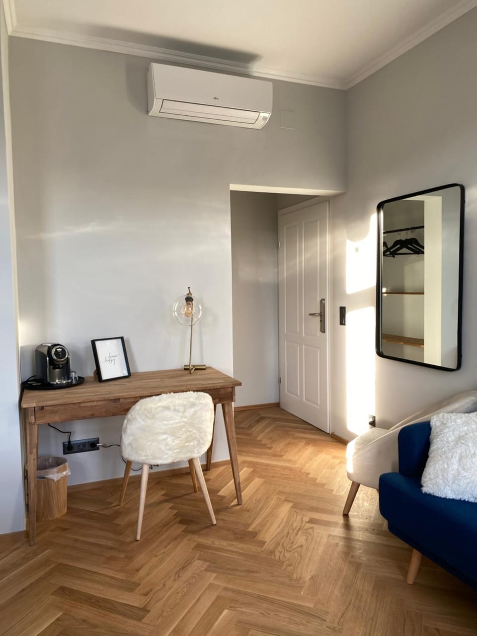 Bed, TV and multimedia, Living room, Photo of the whole room, air conditioner