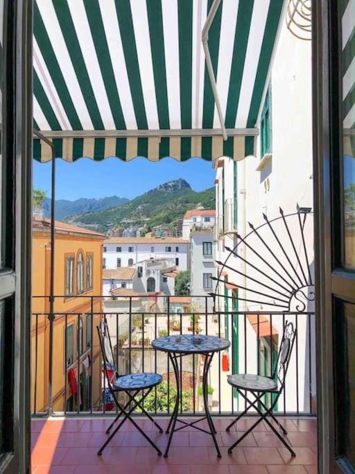 Balcony/Terrace, Mountain view