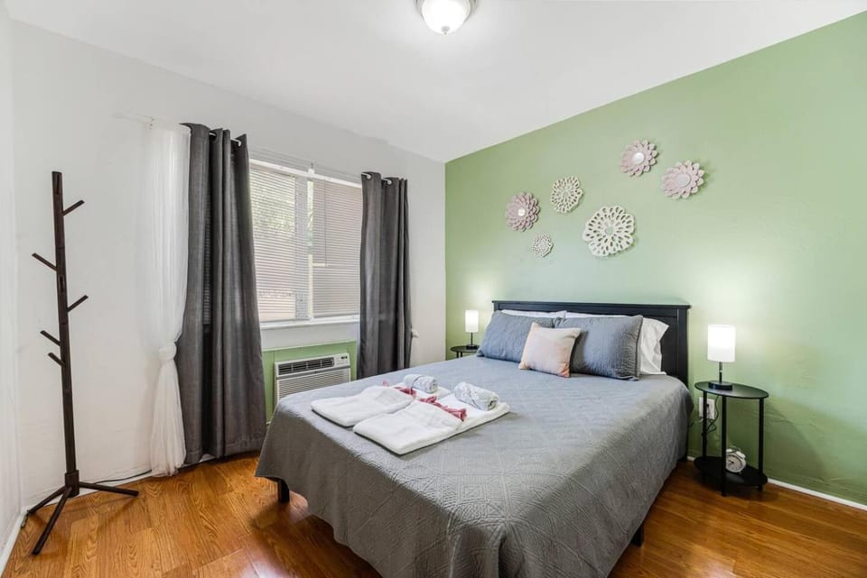 Full 1BR Apt Steps to Calle 8 With Free Parking Apartment in Brickell
