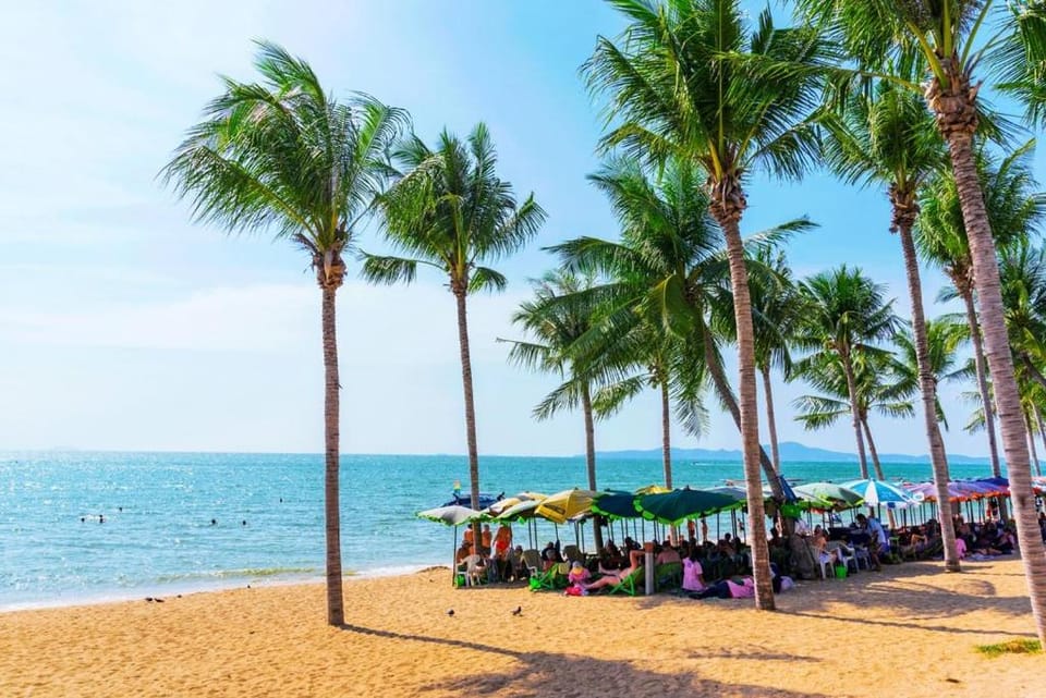 Jomtien Beach Condominium Rimhad A Apartment in Pattaya City