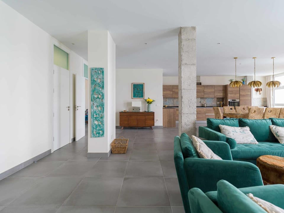 Kitchen or kitchenette, Living room, Seating area