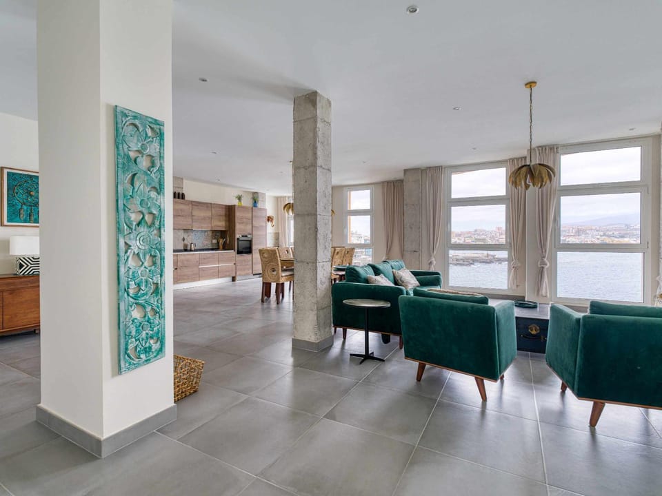 TV and multimedia, Living room, Photo of the whole room, Seating area, Sea view