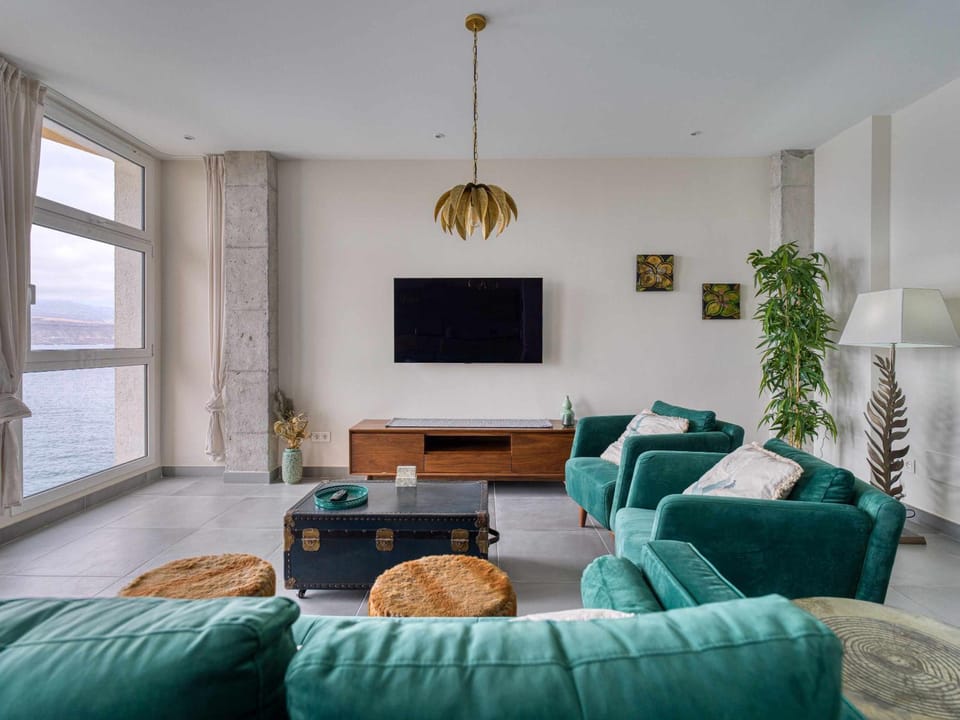 TV and multimedia, Living room, Seating area, Sea view