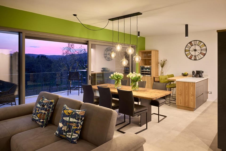 Seating area, Dining area