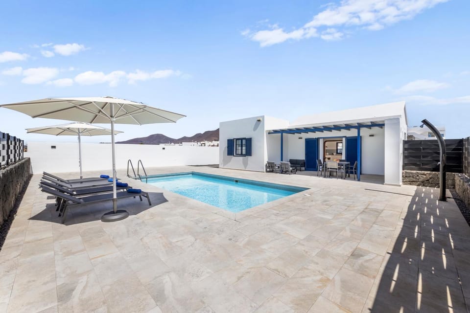 Lanzarote Villa Volcan 7 Private Heated Pool Villa in Playa Blanca