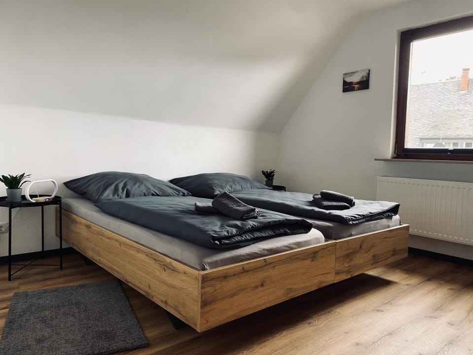 Bed, Photo of the whole room, Bedroom, minibar, towels