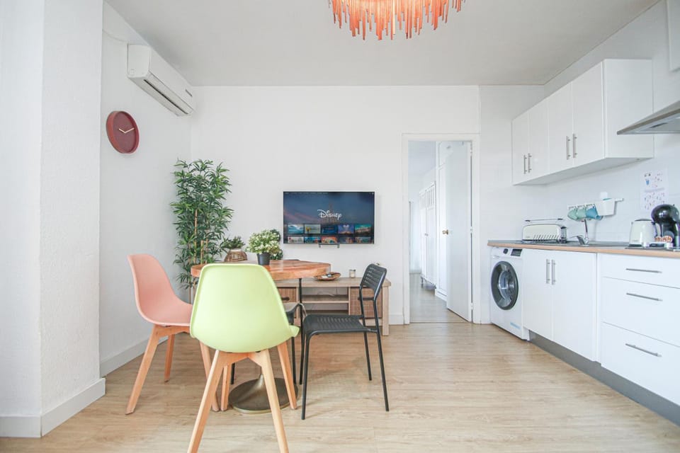 TV and multimedia, Kitchen or kitchenette, Seating area, Dining area, stove