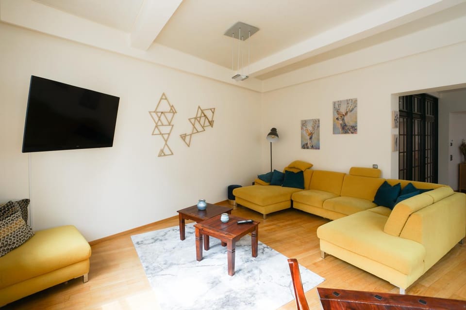 TV and multimedia, Living room, Seating area