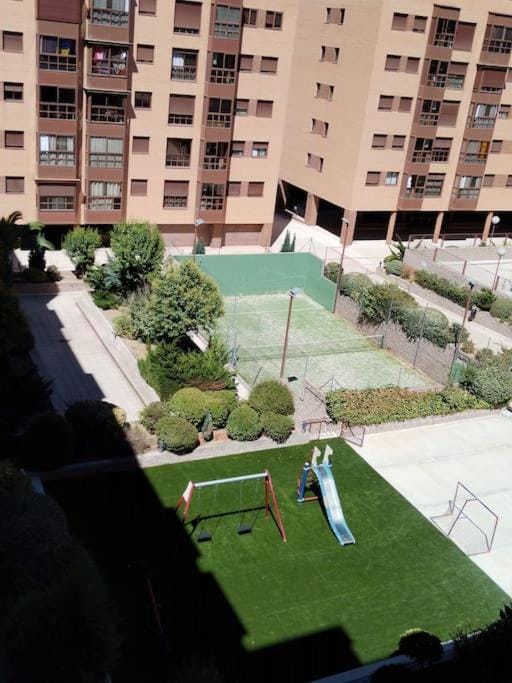 Madrid Wanda Aeropuerto Ifema Plenilunio Dy Apartment in Madrid