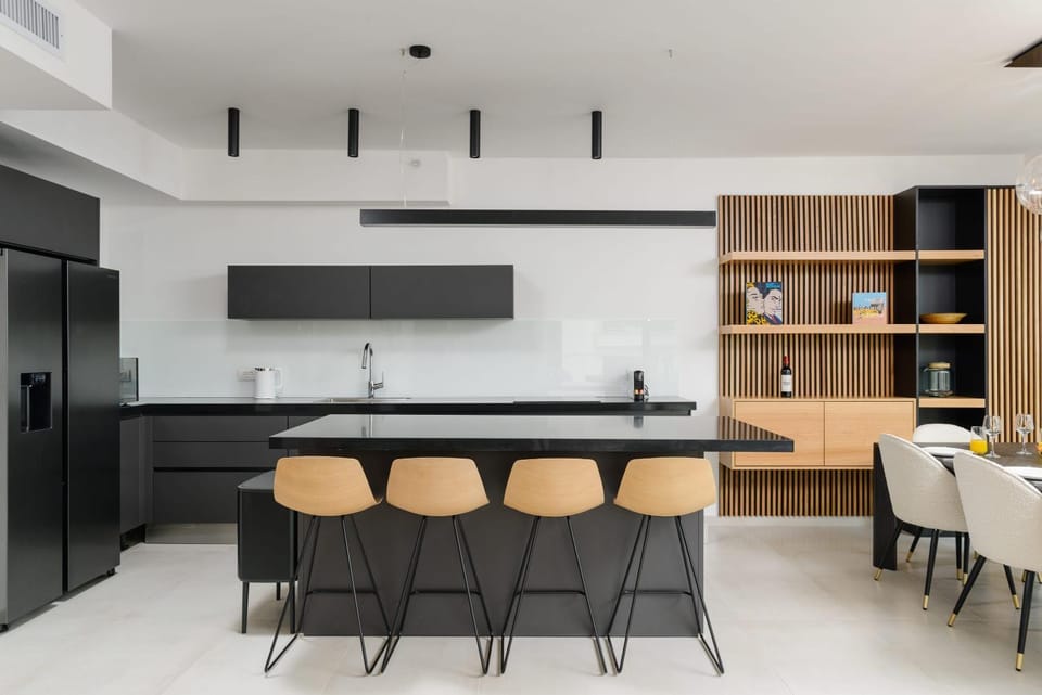 Kitchen or kitchenette, Living room, Seating area, Dining area
