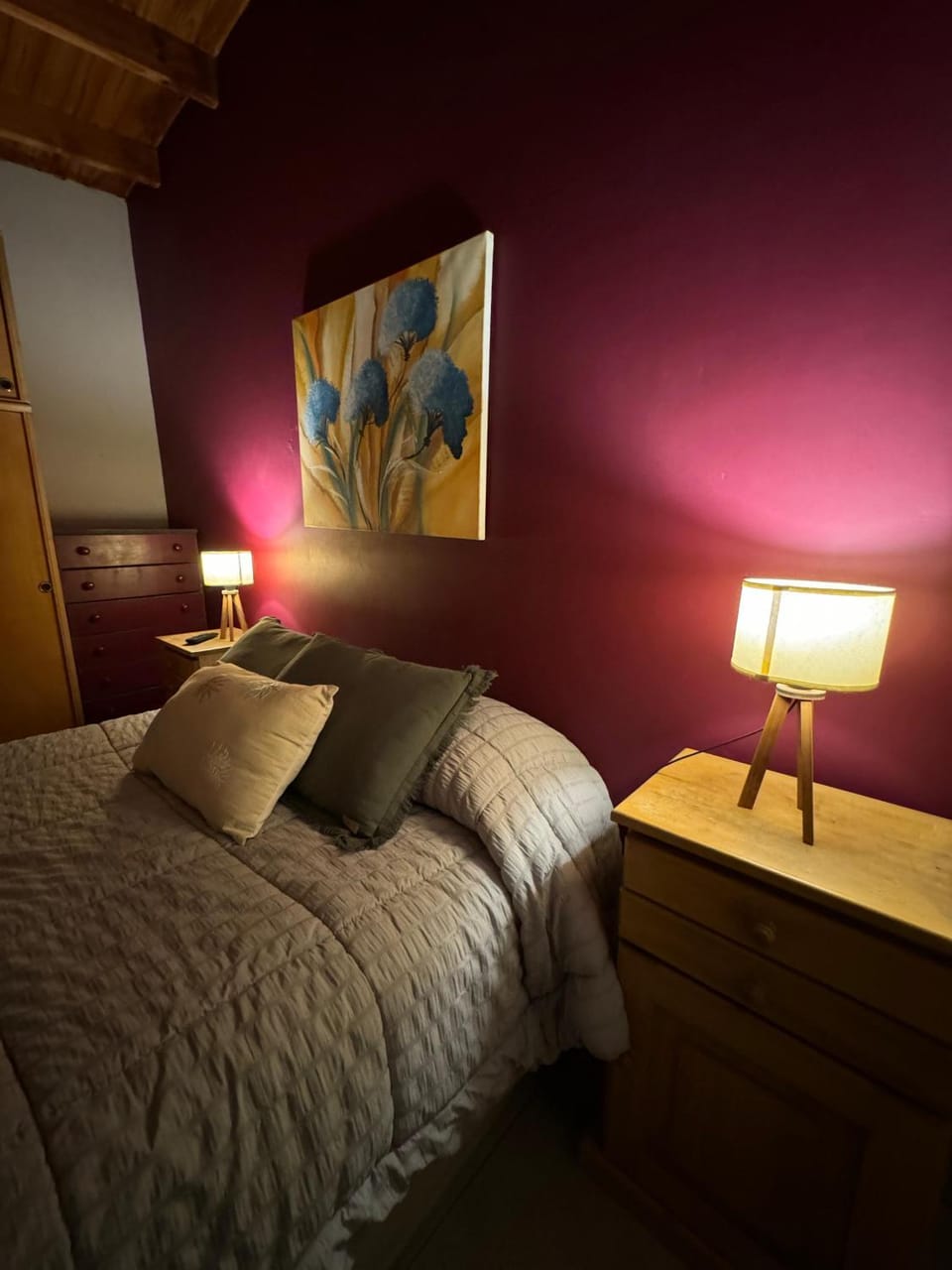Photo of the whole room, Bedroom