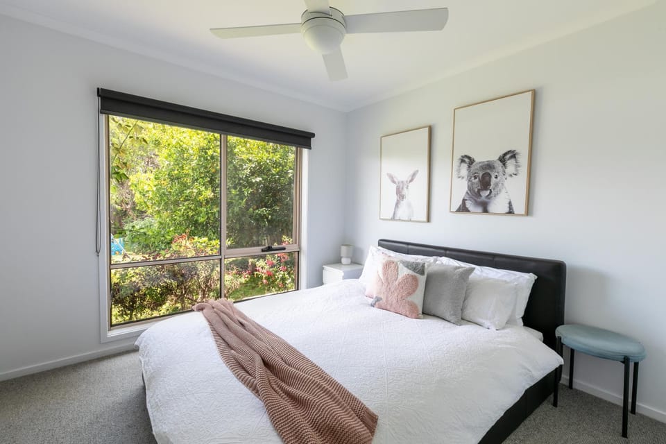 Pet Friendly 3 bedroom house with large backyard House in Clifton Springs