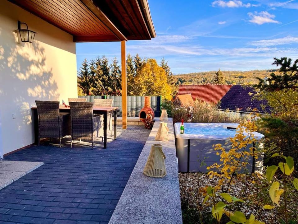 Property building, Natural landscape, Balcony/Terrace, Mountain view, Pool view, Swimming pool