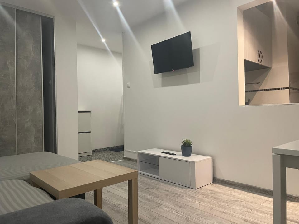TV and multimedia, Living room, Seating area, Evening entertainment