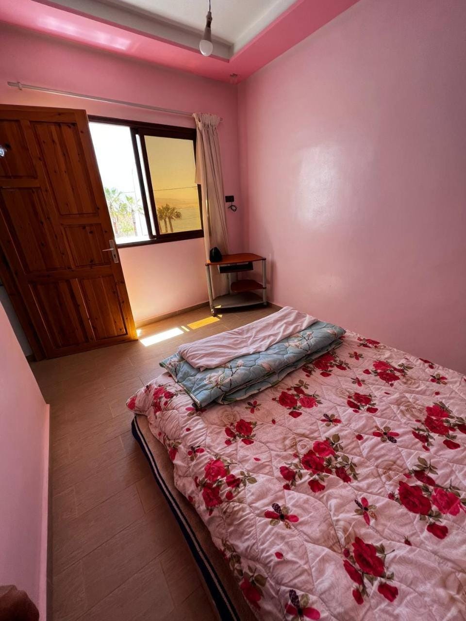 Photo of the whole room, Sea view