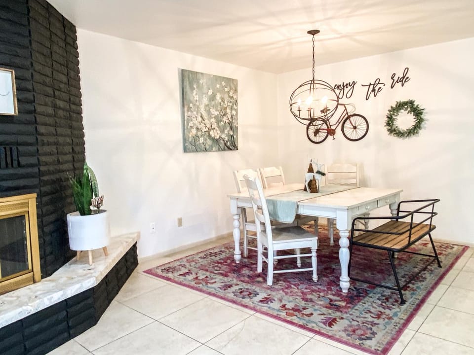 Swiss Corner Cottage * Private-Heated Indoor Pool House in Santa Clara