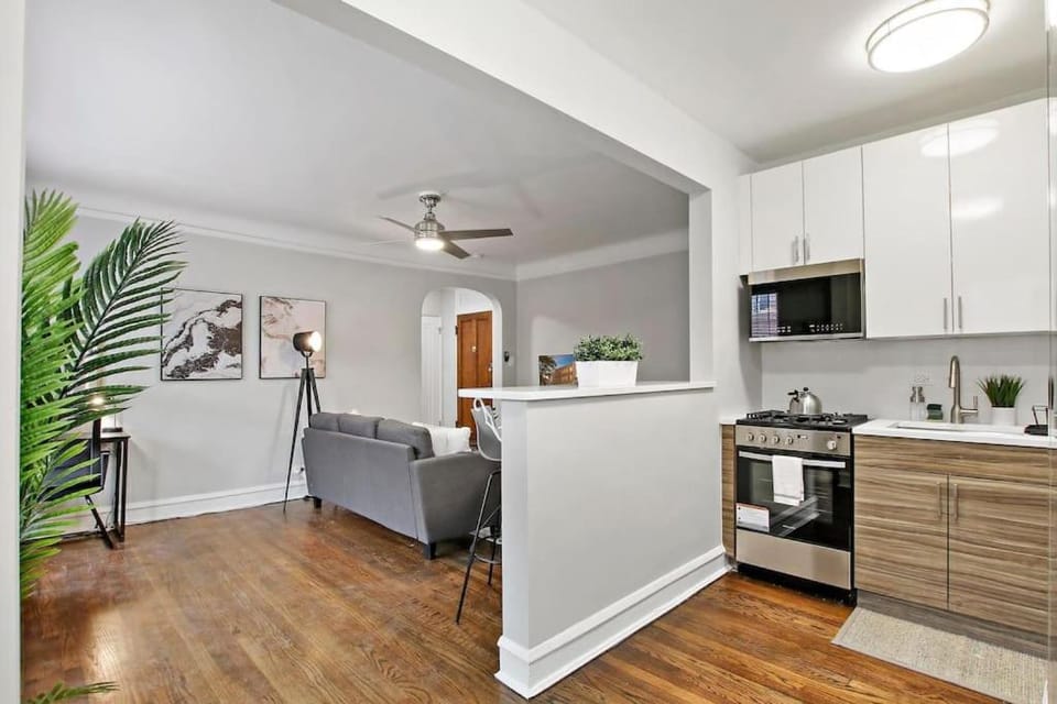 Lovely 1BR Apt in Evanston - Elmwood 105 Apartment in Evanston