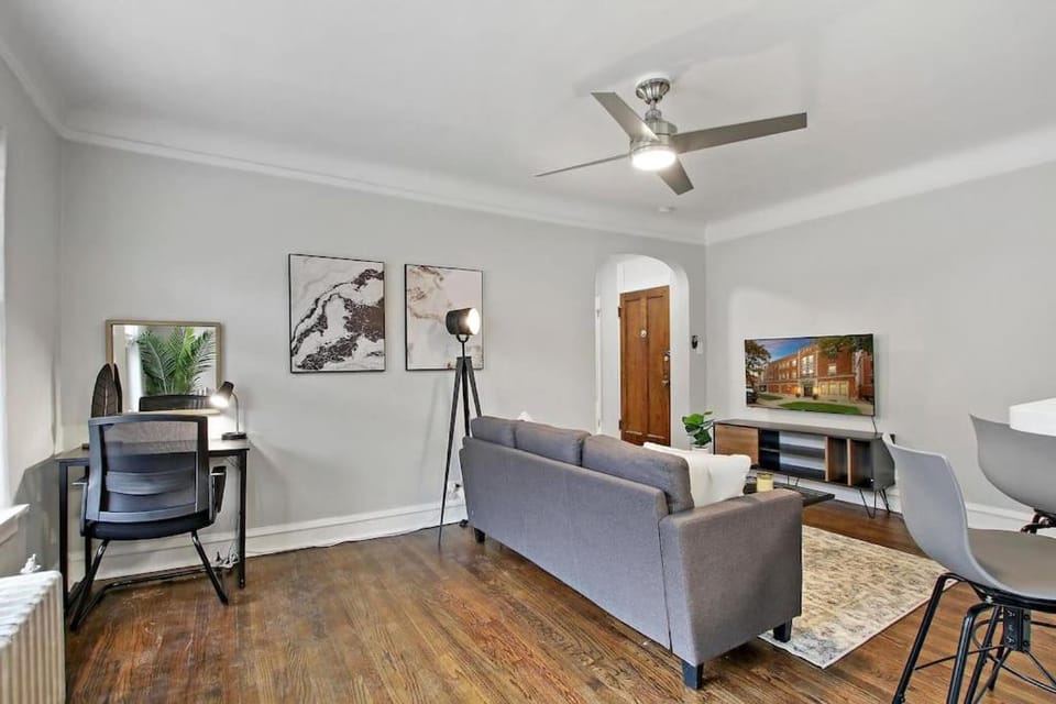 Lovely 1BR Apt in Evanston - Elmwood 105 Apartment in Evanston