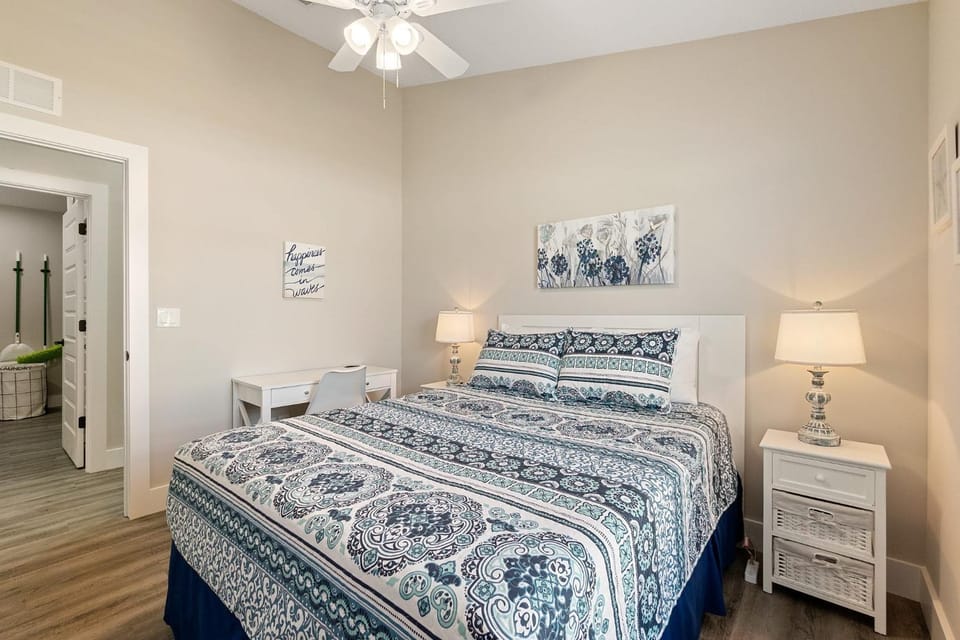 SunRise Cottage - Minutes to Downtown & Beaches House in Florida