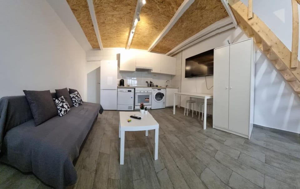 TV and multimedia, Photo of the whole room, Seating area