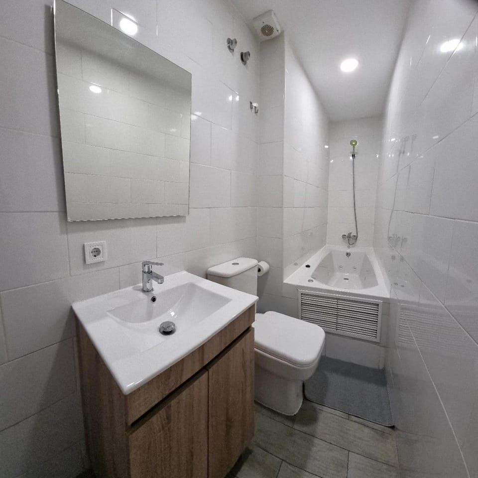 Hot Tub, Bathroom