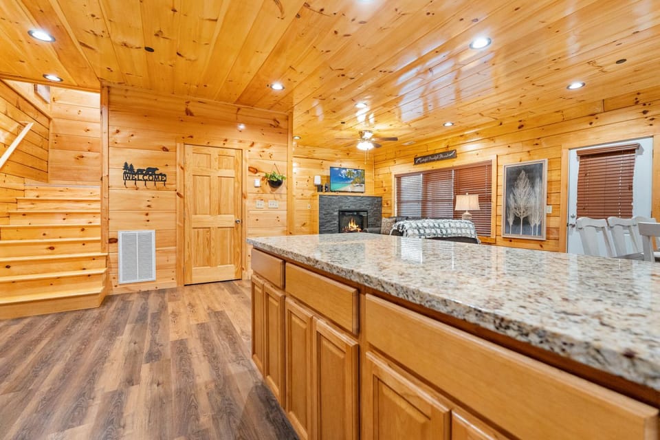 Pine Mountain Retreat Chalet in Pigeon Forge