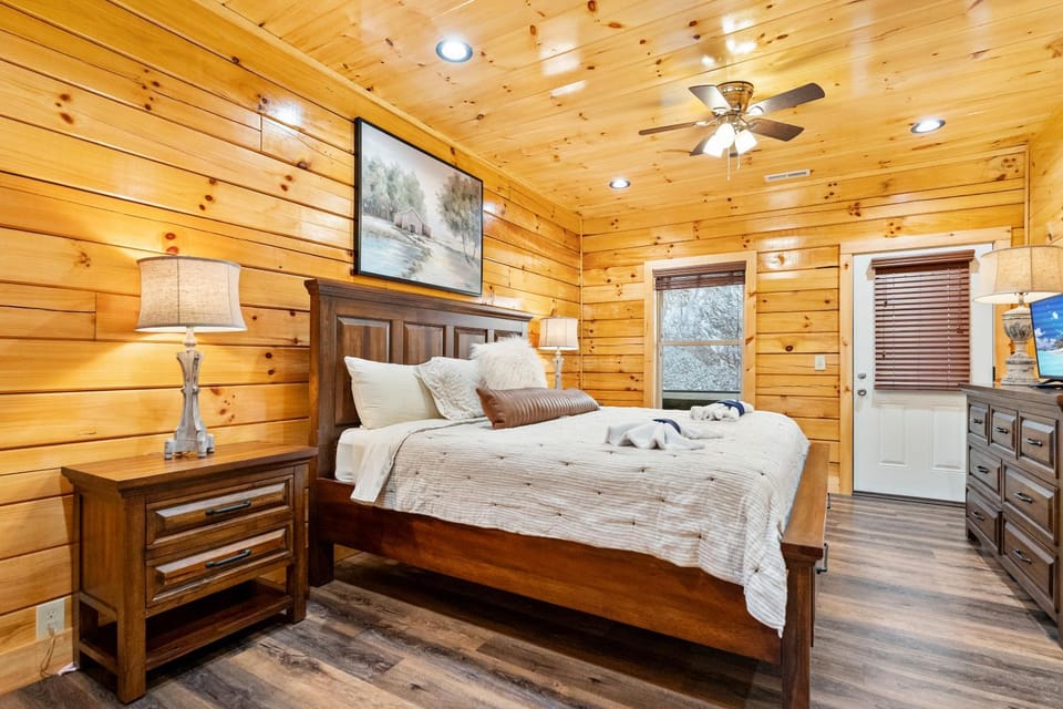 Pine Mountain Retreat Chalet in Pigeon Forge