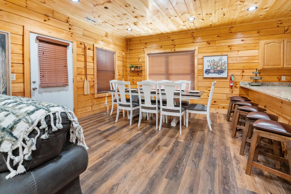 Pine Mountain Retreat Chalet in Pigeon Forge