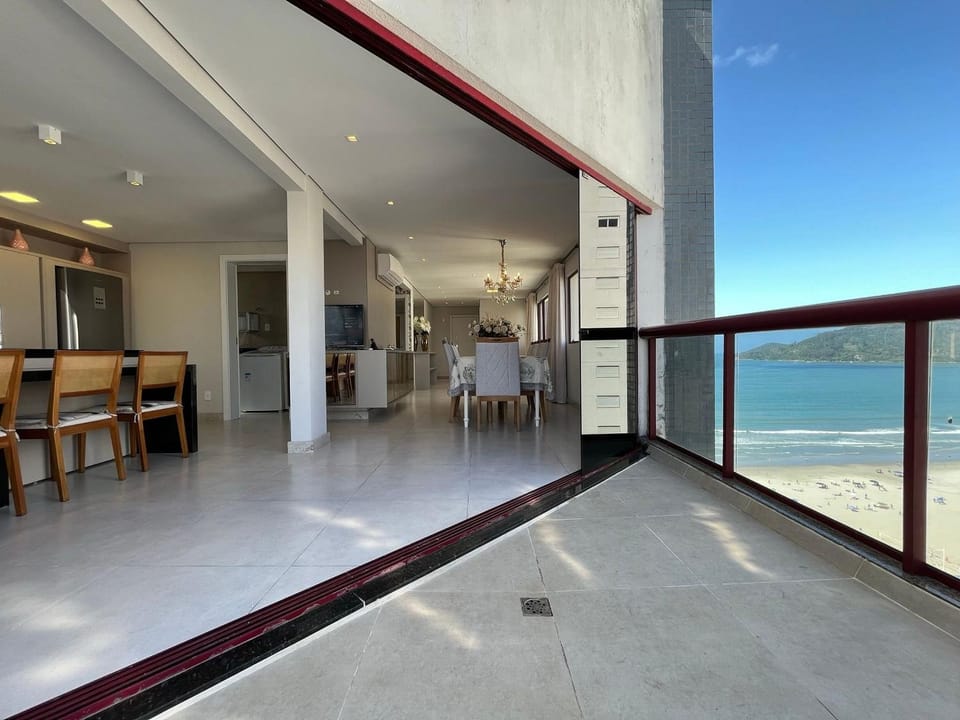 Natural landscape, View (from property/room), Balcony/Terrace, Dining area, Beach, Sea view
