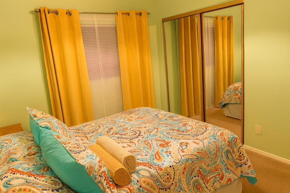 Bed, Photo of the whole room, Bedroom